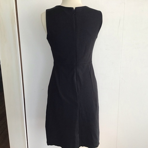 Lands’ End black, sleeveless, scoop neck, fitted with front pockets knit dress 6 - Picture 3 of 6